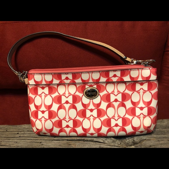 Coach Handbags - Coach wristlet